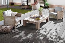 Schattenspiel Das Zusammenspiel Von Licht Und Schatten Zaubert Eine Besondere Atmosphare Auf Der Terrass Terrassendielen Gartenmobel Sets Holz Terrassendielen