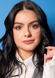 Madeleine Curry's Instagram, Twitter & Facebook