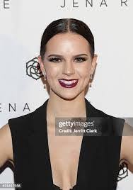 Linda Raphael's Instagram, Twitter & Facebook