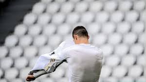 No one wins quite like cristiano ronaldo. Ronaldo S Shirt Throwing Reaction In Juventus Win Over Genoa Explained Goal Com
