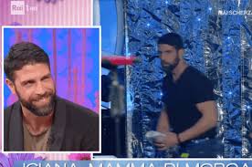 La tua fidanzata?, gli domanda ilary blasi. Gilles Rocca Eta Altezza Peso Fidanzata Attrice Moglie Figli