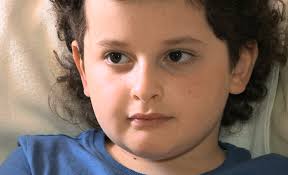 Sam jitwieled mill-ġdid bis-saħħa ta' tfajla Ġermaniża