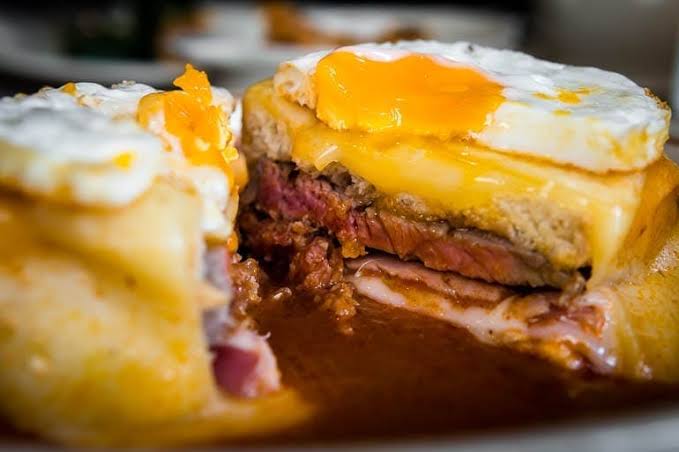 A famosa Francesinha, AI generated