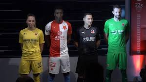 Nové dresy představili i abdallah sima a fotbalistka sešívaných kim dinh thanhová! Nove Dresy Slavie Treti Sada Odkazuje K Partnerstvi S Klubem Z Ciny Idnes Cz