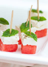 Kleine Leckere Happchen Fur Party Stuck Wassermelone Kase Und Minze Fingerfood Spiesse Fingerfood Rezepte Fingerfood Rezepte Fingerfood Herzhaft