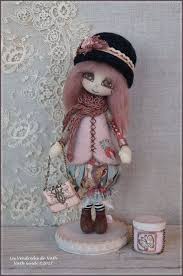 Poupee D Art En Laine Feutree A L Aiguille Et Textile Etsy Art Dolls Cloth Fairy Dolls Needle Felting