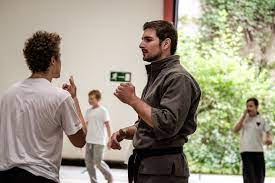 Im sommer 2015 übernimmt er die hauptrolle in der folge totenstille aus der beliebten krimiserie tatort und feiert damit auch sein debüt als. Benjamin Piwko Der Kampfkunstler Die Andersmacher