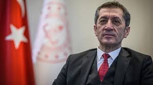 Bakan selçuk, şenay aybüke yalçın'ın ölüm yıl dönümünde sosyal medya hesabı üzerinden bir mesaj yayınladı. Bakan Selcuk Tan Anlamli Muzeyyen Senar Ve Cem Karaca Paylasimi Olsa Olsa Ozlemisizdir