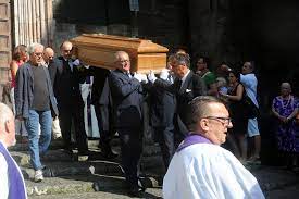 È il secondo capitolo della trilogia degli animali che all'inizio degli anni settanta contribuì a consolidare la fama del regista, affermandolo come uno dei maggiori autori di thriller in italia. Anna Marchesini I Funerali Nella Sua Orvieto Tgcom24
