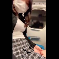 エロライブチャット】勝手に応援企画！Ｊ系ハプニング素人女子第三十七弾！今回はガチでヤバイ！新幹線乗車席でパイパンお○んこディルド挿入だ！スマホ縦画面◎  - 【エロライブチャットマスターの無料Ｈ動画４】