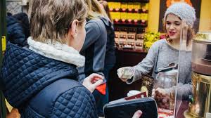 Rumah tangga konsumen adalah pelaku ekonomi yang terdiri atas ayah, ibu, anak, dan anggota fungsi utama pemerintah adalah mengendalikan perekonomian untuk mencapai tujuan ekonomi tertentu. Peran Pelaku Ekonomi Dalam Perekonomian Kelas Pintar