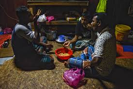 Pendatang asing tanpa izin dalam sektor peladangan,pembinaan,dan pembantu rumah tanpa membayar cukai pendapatan.pada ketika nilai wang kita jatuh dengan teruknya Malaysia Lancar Dua Pelan Pilihan Kepada Pendatang Tanpa Izin Beritabenar