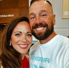 Ashley Wallis's Instagram, Twitter & Facebook