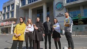 İşte son 4 (dört) yılın üniversite taban puanları ve başarı sıralamaları ile bölümleri: Iletisim Fakultelerinin Kapsayici Bolumu Medya Ve Iletisim Uskudar Uni