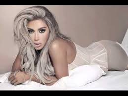 صور جريئة ومثيرة لمايا دياب من على السرير في غرفة النوم Womens Hairstyles Light Hair Low Lights Hair