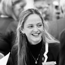 Becky Knowles (@_RebeccaKnowles)