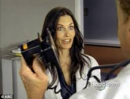Courteney cox is to join the cast of 'scrubs' for a new storyline. Courteney Cox Leaves Co Stars Lovesick After Scrubbing Up To Play Racy Tv Doctor Daily Mail Online