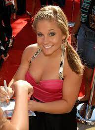 Shawn Johnson Signing Autographs 8x10 Picture Celebrity Print | eBay