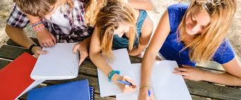 Faire un bon commentaire de texte en 10 points | Acadomia 📚