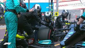 When valtteri bottas moves his head from right to left or nods it. Noch Ein F1 Pechvogel Irre Boxen Aus Fur Bottas Weil Rad Festklemmt Krone At