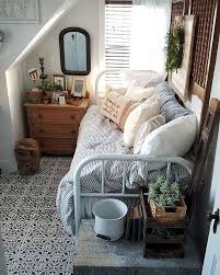 57 Comfortable Small Bedroom Decor Ideas With Space Saving Bedroomdecor Bedroomdesign Bedroomdec Small Bedroom Decor Small Bedroom Designs Small Room Design