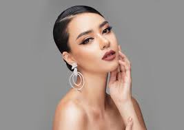 Miss canada is stunning but what is the costume? Get To Know Amanda Obdam Miss Universe Thailand 2020