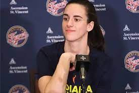 Caitlin Clark has been beaten up in the WNBA, and fans are concerned for  her health | Marca