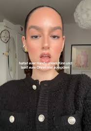 8d Audio Music under Chin