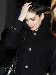 One of the hottest cuts of the 70s perfect style petting.abergel shared a photo of his creation by writing the new cut to instagram. Anne Hathaway Debuts New Short Hair Cut 29secrets
