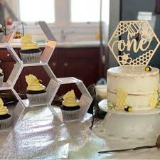 Click here to view our updated shopping policy. Bee Cake Decorating Photos