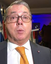 UNA GRAN CELEBRACIÓN. El embajador de Chile en RD, Axel Cabrera y su esposa  María Isabel Ottego, celebraron el 214 aniversario de la “ Conformación de  la Primera Junta Nacional de Gobierno” , una gran ...