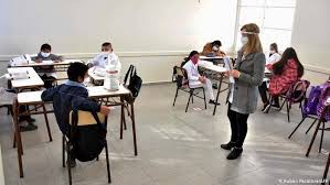 El gobierno nacional oficializó este viernes las nuevas restricciones que regirán a los argentinos que regresen del exterior, en medio de la inminente segunda ola de coronavirus y la aparición de nuevas. Gobernadores De Argentina Piden Acatar Restricciones Por Pandemia Las Noticias Y Analisis Mas Importantes En America Latina Dw 12 10 2020