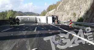 Incidente sull'a1 tra pontecorvo e ceprano, tre chilometri di coda per un triplo incidente mortale, ecco i percorsi alternativi al traffico. Ceprano Incidente In A1 Tratto Chiuso Foto Tg24 Info