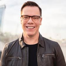 Robert Totman's Instagram, Twitter & Facebook