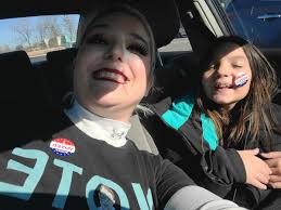 Ashley Farris (@m0th3r0fdrag0nz)