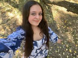 Simplicity 9825 from 1971 is such a fun dress!! I was so intimidated by the  triple puff sleeve initially, but it turned out to be so easy and cute! I  made two