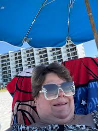 Happy Sunday from the beach! 🏝️