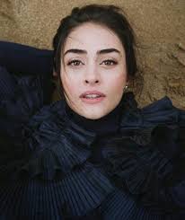 Esra bilgiç (born 14 october 1992) is a turkish actress. Pin By Turkish Series And Celebrities On Esra Bilgic Turkish Beauty Esra Bilgic Turkish Actors