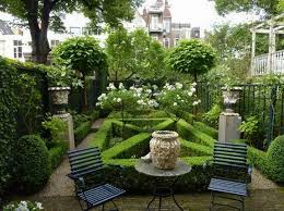 Minimalist Backyard Flower Garden Design Small Courtyard Gardens Backyard Garden Design Small Garden Design