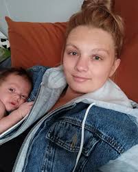 Samantha Fogle's Instagram, Twitter & Facebook