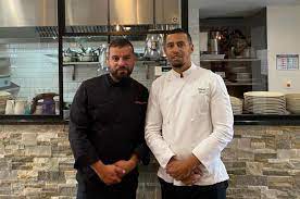 C'est lui qui imagine les plats proposés à la carte, en fonction de son imagination et de ses goûts. Seine Et Marne Deux Grands Chefs Preparent Un Repas Unique A Meaux La Marne