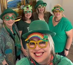 Here are our 2 tables tonight. Getting in the mood for St Patrick's Day. ☘️ 