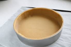 Comment Bien Garnir Un Moule A Tarte Garnir Un Moule A Tarte Avec De La Pate Pour Une Future Tarte Ou Tourte Semble Tarte Tarte Sans Pate Cuisiner Des Moules