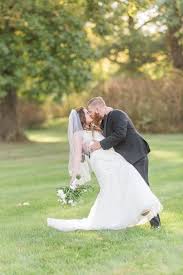 Anderson Indiana Barn Wedding Indianapolis Wedding Photographer Rakoteet Photography In 2020 Indianapolis Wedding Photographer Indianapolis Wedding Barn Wedding