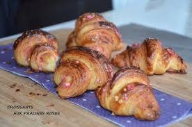 Croissants Aux Pralines Roses De Mounir Meilleur Patissier Le Meilleur Patissier Recette Alimentation Viennoiserie