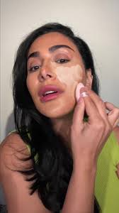 Who’s tried this? Make your makeup not move IB; @Aysha @Sayri #hudabeauty  #foryou #xyzbca #makeuphacks #hudabeautyeasybake @hudabeauty