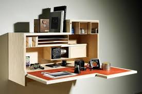 Klappschreibtisch Im Kleinen Home Office 33 Fotobeispiele Regal Schreibtisch Schreibtisch Modern Schreibtisch An Der Wand Befestigt