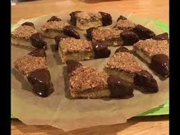 Der samtige teig als basis. Guildo Horns Nussecken Rezept Youtube