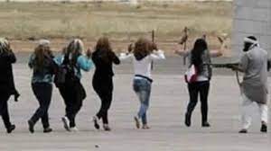 Sur les marchés aux esclaves, les fillettes de moins de 10 ans seraient vendues à 200 000 dinars (138 euros), les femmes de moins de 20 ans « aujourd'hui c'est le jour du marché aux esclaves. Etat Islamique Des Chretiennes Vendues Comme Esclaves En Irak