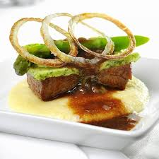Polenta Cremeuse Et Longe De Veau Aromatisees Au Fromage Le Gre Des Champs Avec Jus De Veau Au Vin Rouge Et Echalotes Frites Recette Plat Gastronomique Recettes De Cuisine Repas